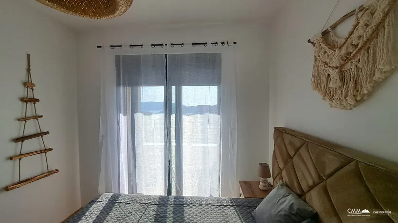 Möblierte Ein-Zimmer-Wohnung mit Meerblick und Garage – Bečići