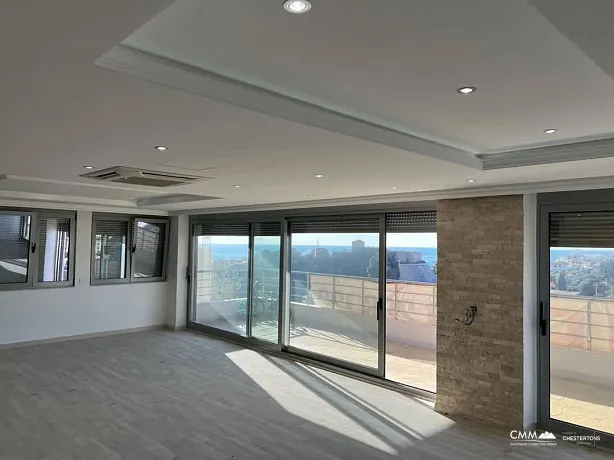 Penthouse in Ulcinj mit Meerblick