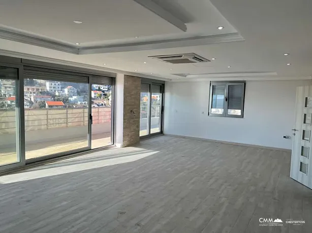 Penthouse in Ulcinj mit Meerblick