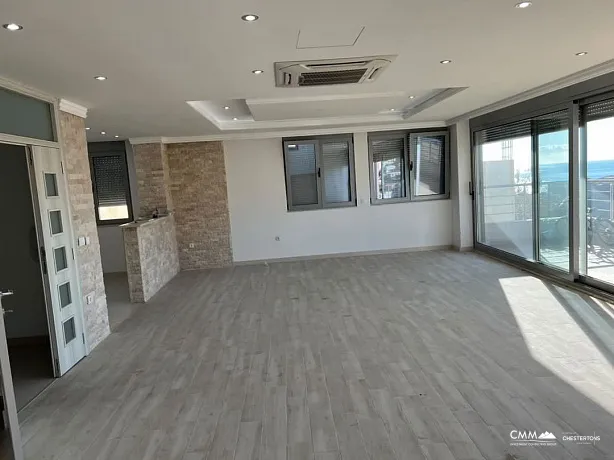 Penthouse in Ulcinj mit Meerblick