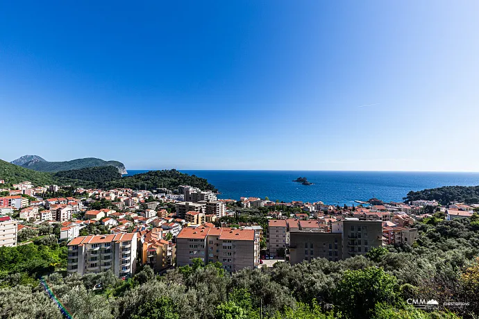 Drei-Zimmer-Wohnung in Petrovac mit Meerblick