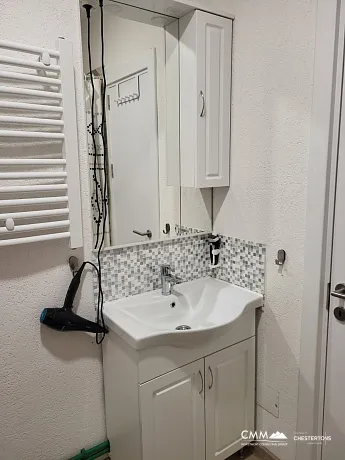 Zweizimmerwohnung in Budva, 60 m², Top-Lage nahe dem Strand