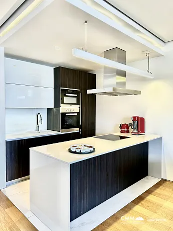 Luxuriöse Wohnung in Budva mit Meerblick
