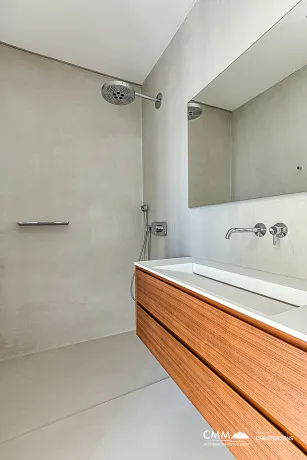 Dreizimmerwohnung in Budva mit herrlichem Blick
