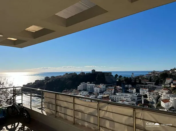 Penthouse in Ulcinj mit Meerblick