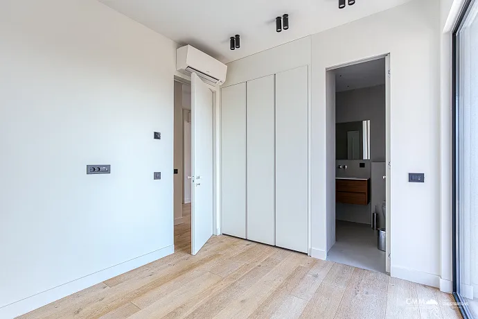 Dreizimmerwohnung in Budva mit herrlichem Blick