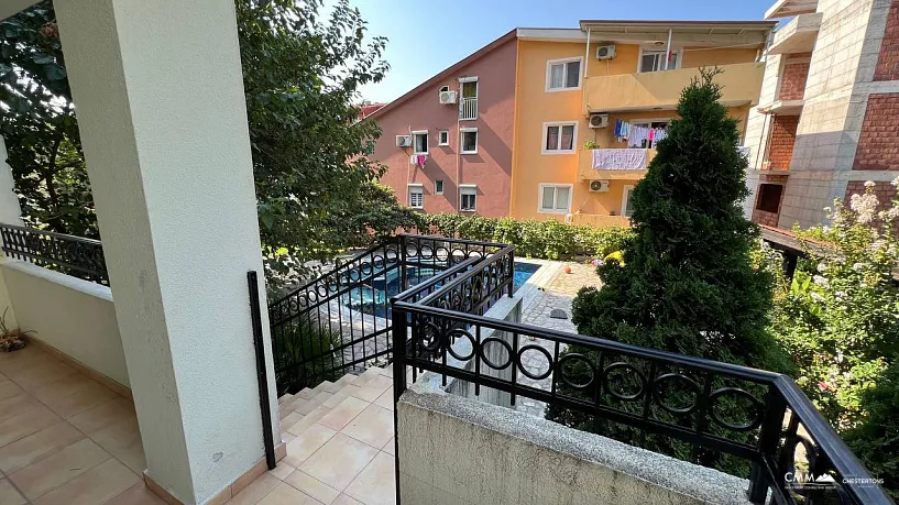 Apartment mit zwei Schlafzimmern in einem Haus mit Pool in Budva