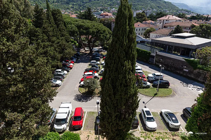 Luxuriöse Ein-Zimmer-Wohnung mit Meerblick in Porto Montenegro