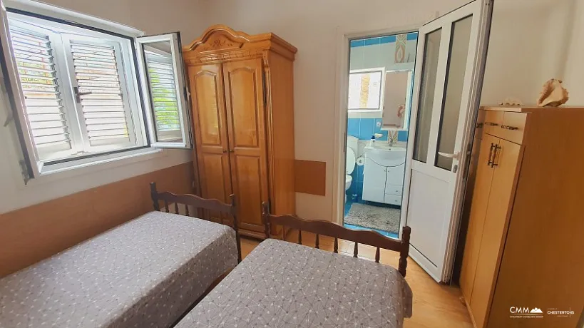 Haus in Stoliv, erste Reihe am Meer