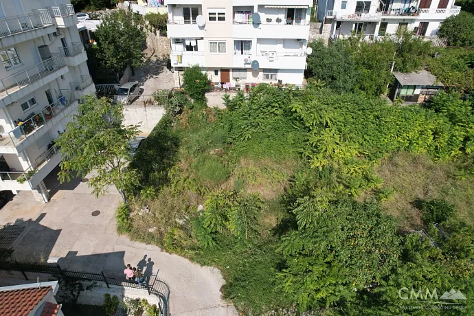 Ein Grundstück von 261m² in Budva