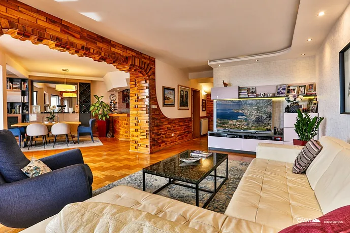 Luxuriöse Maisonette-Wohnung in Budva