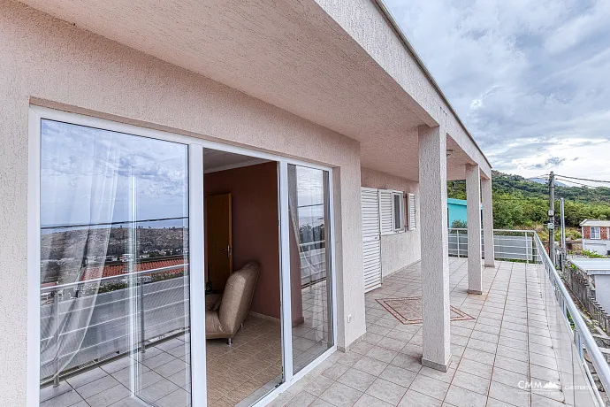 Ein Haus in Sutomore mit Panoramablick auf das Meer 140 m2