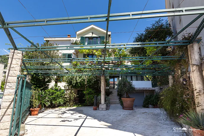 Geräumiges Haus in Budva