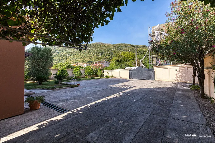 Zu verkaufen: Tourismus- und Gastronomiekomplex bei Budva – Lastva Grbaljska