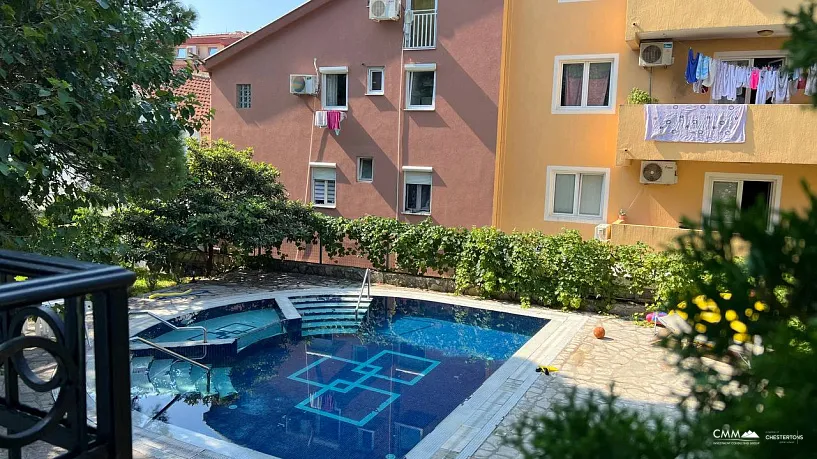 Apartment mit zwei Schlafzimmern in einem Haus mit Pool in Budva