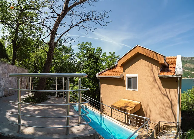 Villa mit Panoramablick auf das Meer in Tivat