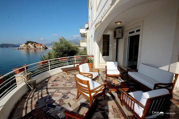 Vierstöckige Villa in Sveti Stefan