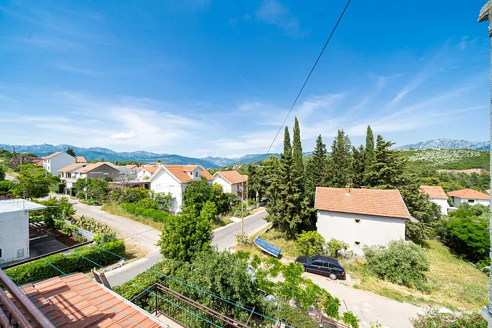 Dreistöckiges Haus in Radovići in der Nähe von Luštice Bay