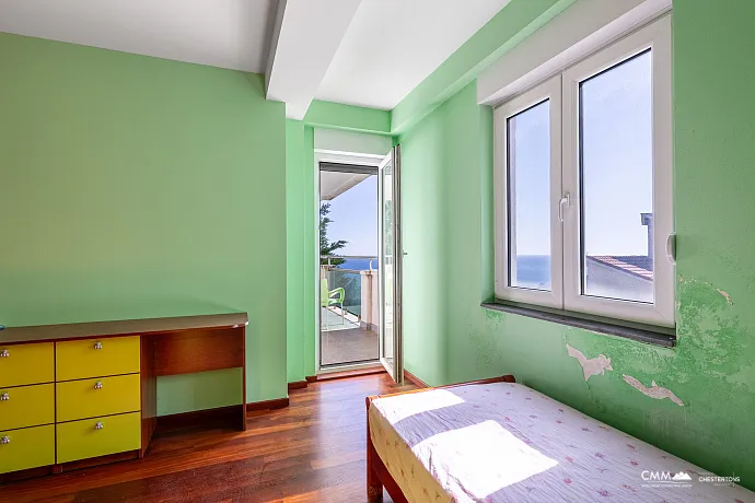 Drei-Zimmer-Wohnung in Petrovac mit Meerblick