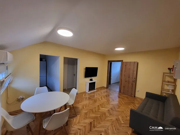 Zweizimmerwohnung in Budva, 60 m², Top-Lage nahe dem Strand