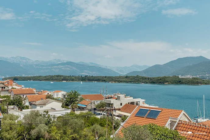Zweizimmerwohnung mit Meerblick, 60 m vom Strand entfernt – Tivat