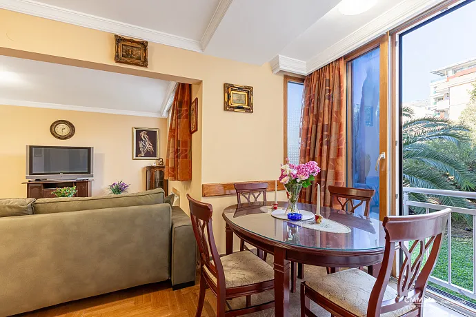 Geräumige Wohnung im Herzen von Budva — in der Nähe der Altstadt und des Strandes