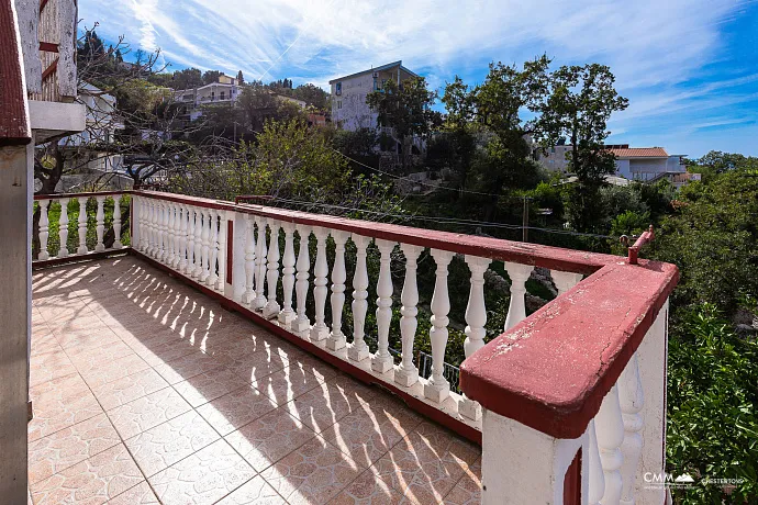 Gemütliches Haus mit Terrasse und Meerblick in Bar