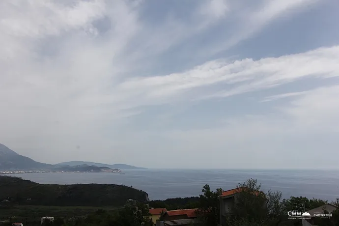 Haus in Bjelisi auf zwei Etagen mit großem Garten