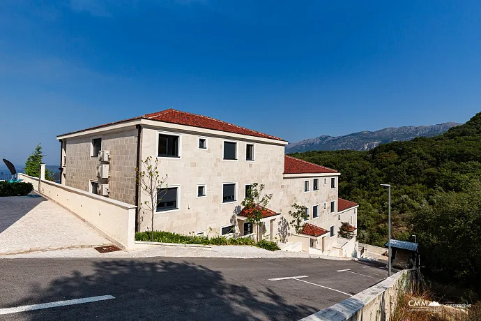 Dreizimmerwohnung in Wohnanlage mit Pool, Blizikuće