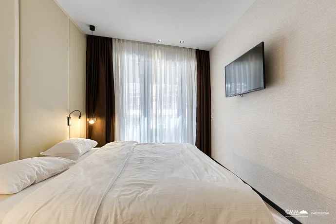 Luxuriös ausgestattete Wohnung in Bečići zu verkaufen – eine Gelegenheit, die man nicht verpassen sollte.