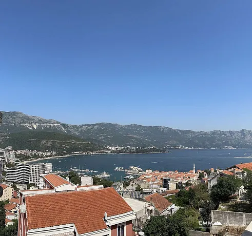 Apartment mit zwei Schlafzimmern in Budva mit Meerblick