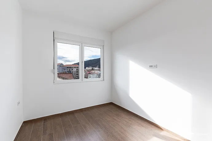 Sonnige Einzimmerwohnung mit 42 m² in Budva, nahe dem Meer.