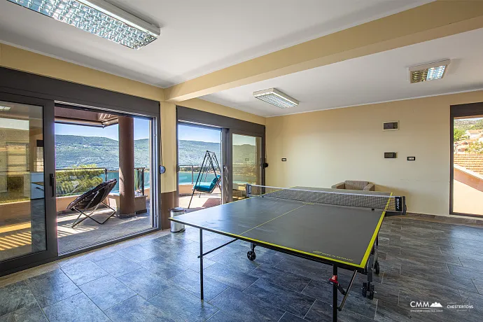 Ausgezeichnete Villa im Zentrum von Herceg Novi