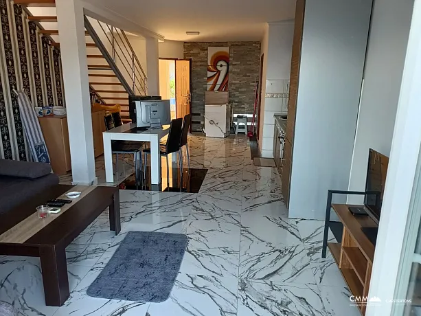 Studios und Apartments mit zwei Schlafzimmern in Markovichi mit Meerblick