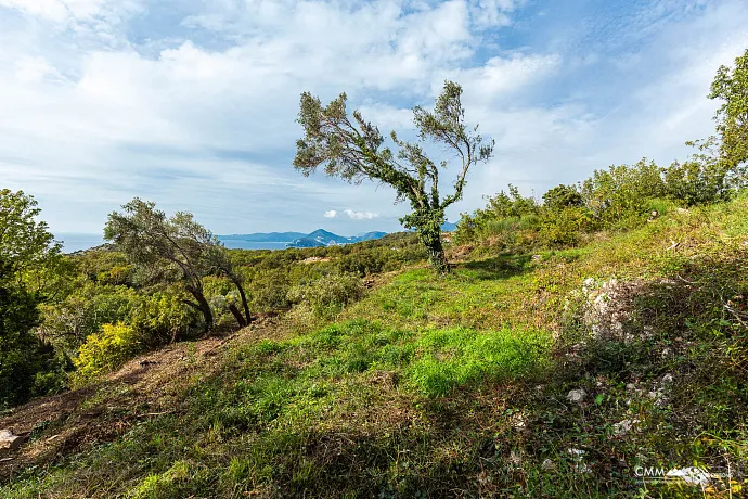 Grundstück zum Verkauf in Reževići, 975 m²