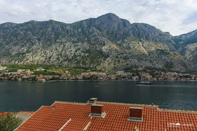 Wohnungen zum Verkauf in Kotor mit Panoramablick auf das Meer