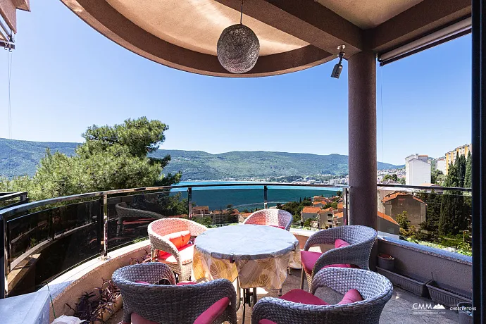 Ausgezeichnete Villa im Zentrum von Herceg Novi