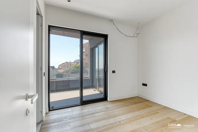 Dreizimmerwohnung in Budva mit herrlichem Blick