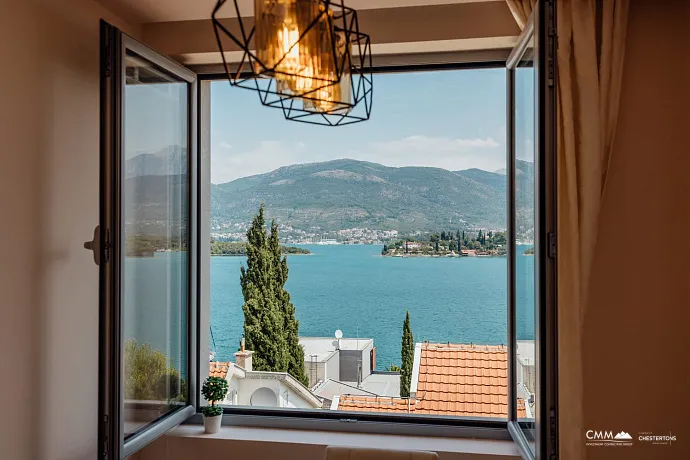 Zweizimmerwohnung mit Meerblick, 60 m vom Strand entfernt – Tivat
