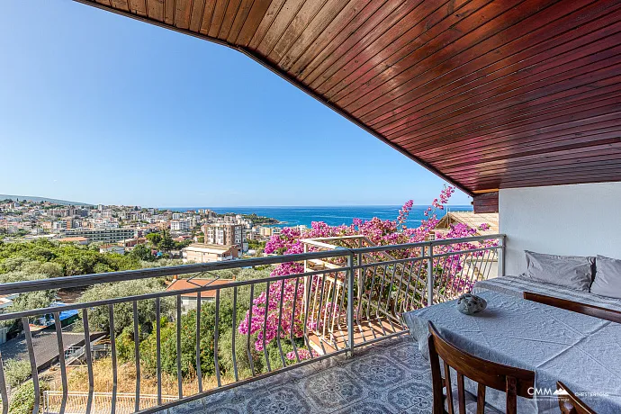 Haus in Dobra Voda mit Panoramablick auf das Meer