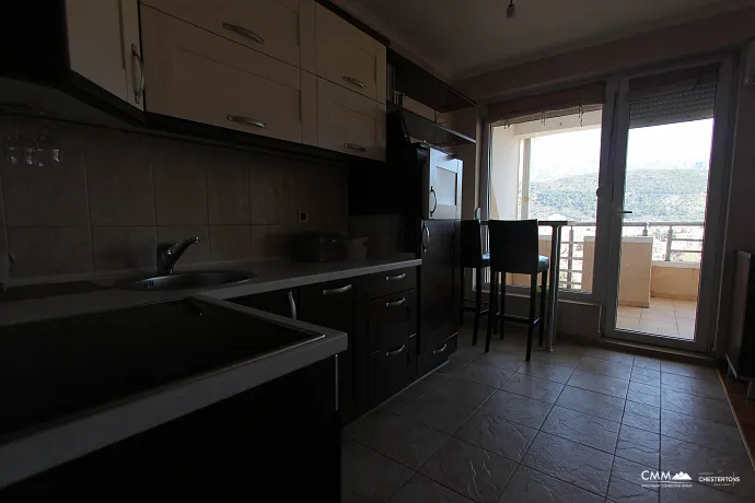 Apartment mit zwei Schlafzimmern in Budva mit einer geräumigen Terrasse