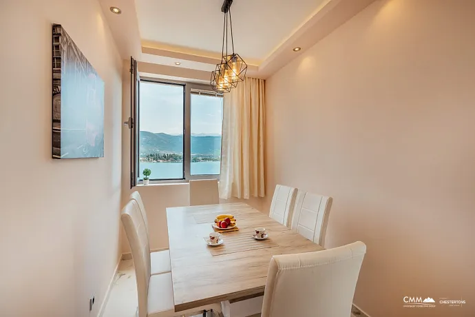 Zweizimmerwohnung mit Meerblick, 60 m vom Strand entfernt – Tivat