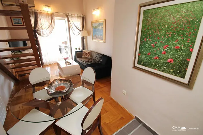 Maisonette-Wohnung mit zwei Schlafzimmern in Budva mit Meerblick