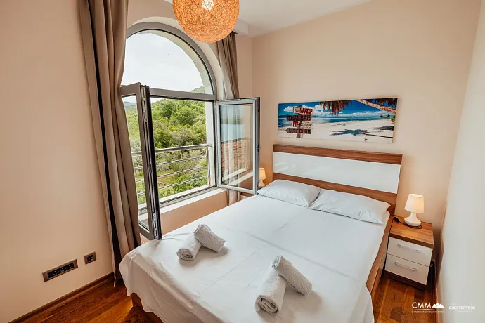 Zweizimmerwohnung mit Meerblick, 60 m vom Strand entfernt – Tivat