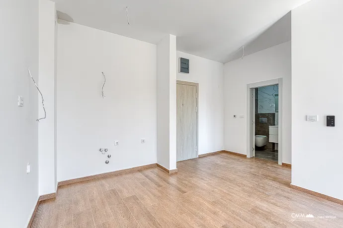 Sonnige Einzimmerwohnung mit 42 m² in Budva, nahe dem Meer.