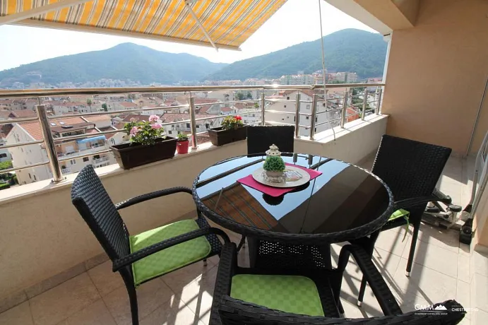 Maisonette-Wohnung mit zwei Schlafzimmern in Budva mit Meerblick