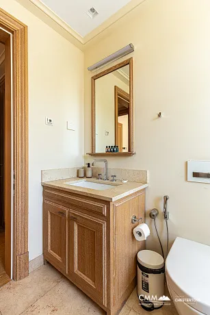Luxuriöse Ein-Zimmer-Wohnung mit Meerblick in Porto Montenegro