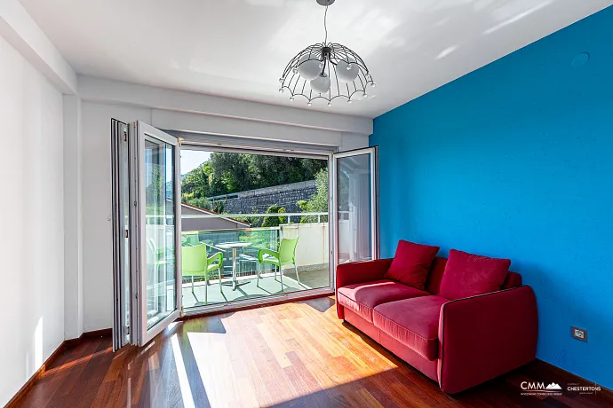 Drei-Zimmer-Wohnung in Petrovac mit Meerblick