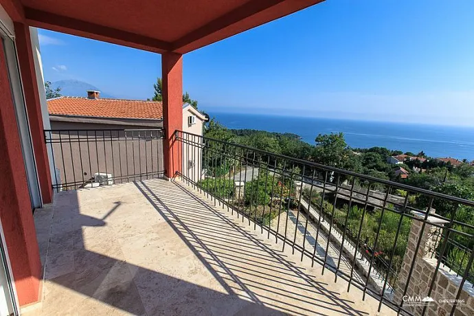 Haus zum Verkauf in Bar mit Panoramablick auf das Meer