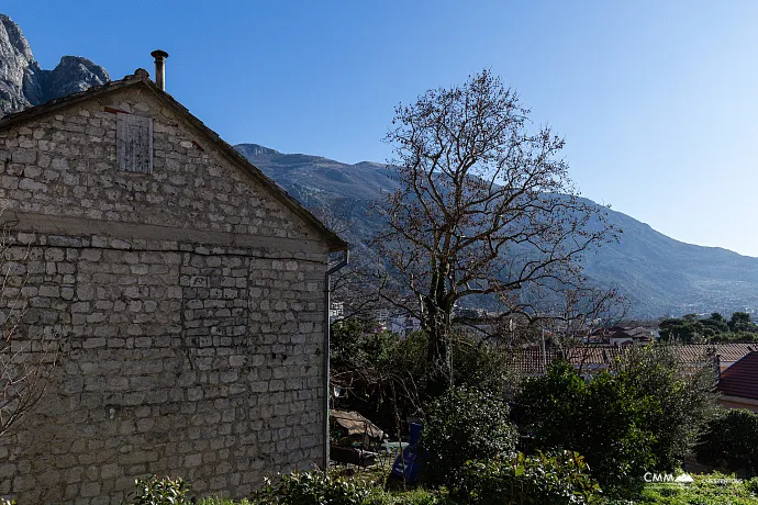 Zu verkaufen – Authentisches Steinhaus mit traumhaftem Blick auf die Bucht von Kotor